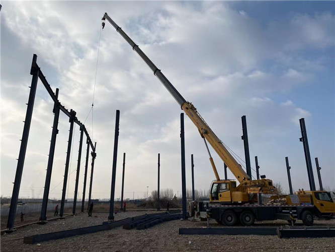 达州市吊车出租在起重吊装大型机械设备时需要注意什么？